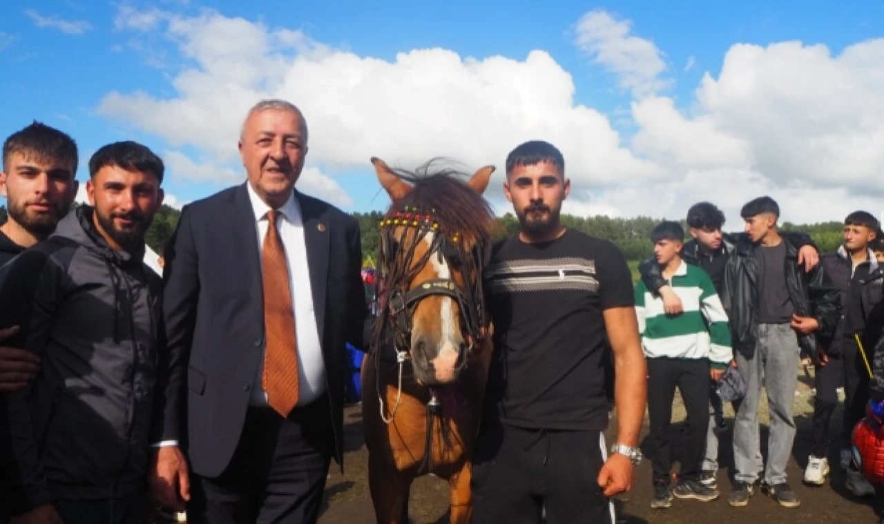 Göle Belediye Başkanı Budak CHP'ye Geri mi Dönüyor?