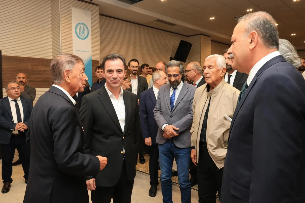 Bitlis Eren Üniversitesi’nde “Bilim, Eğitim ve Kariyer Söyleşisi” Yoğun İlgi Gördü