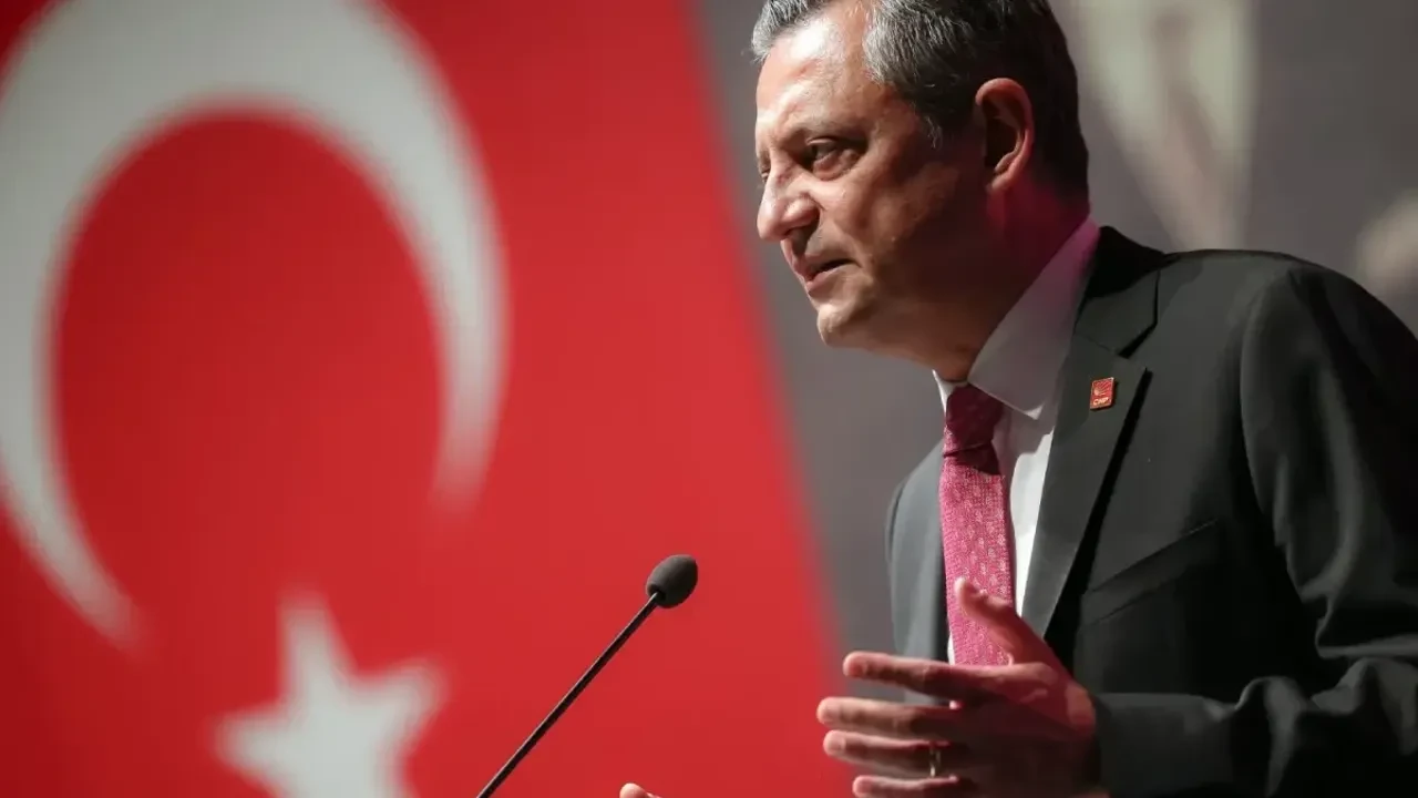 Özgür Özel Yeniden CHP Genel Başkanı Seçildi