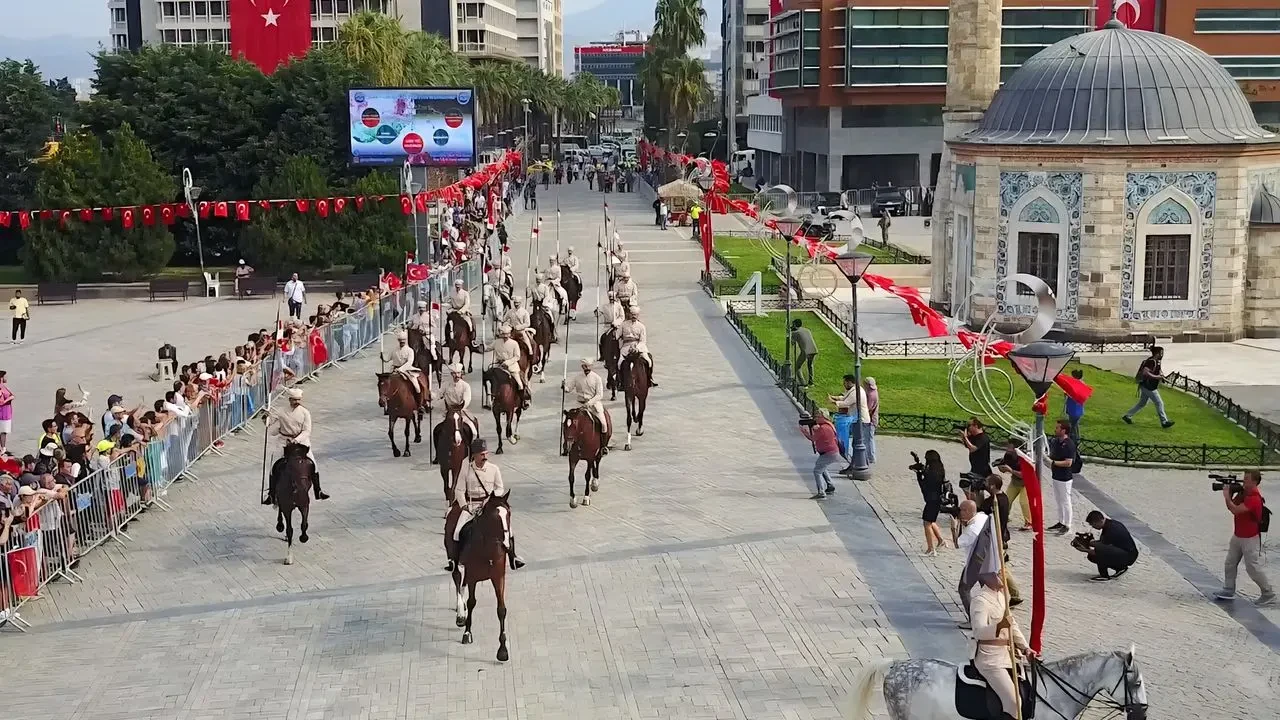 İzmir'de 9 Eylül Coşkusuyla Dolu Kutlama Maratonu!