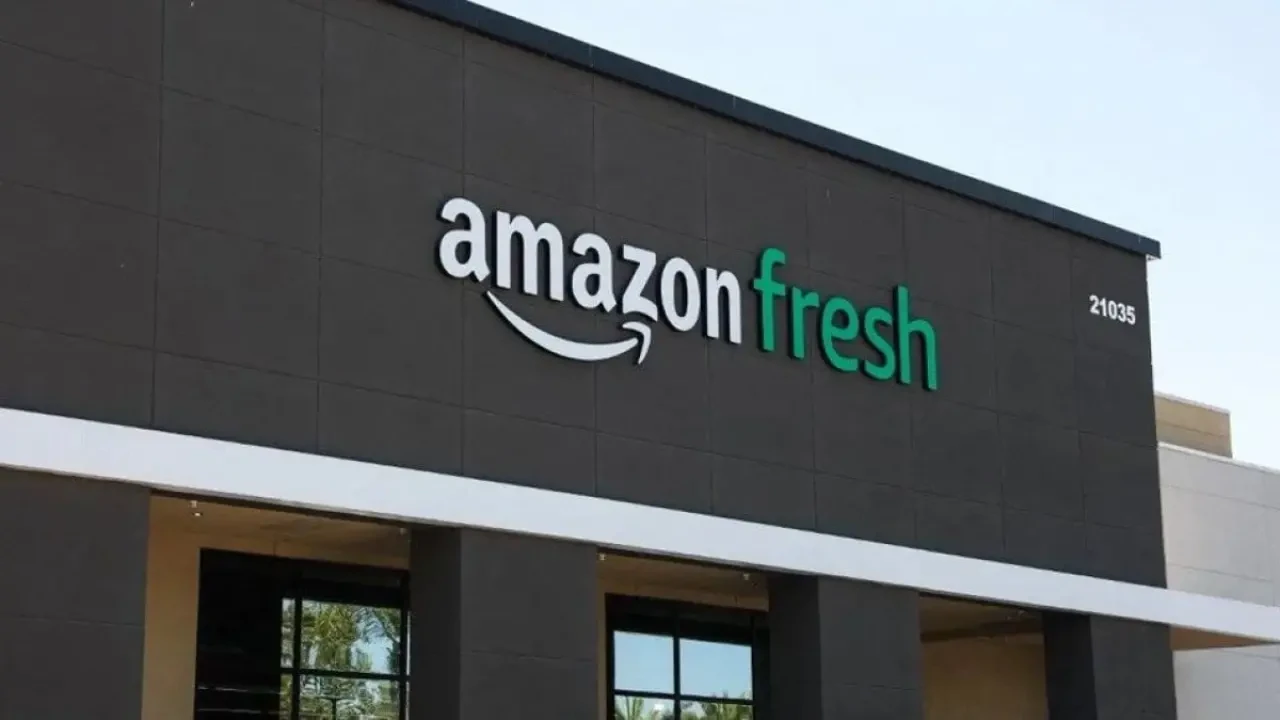 Amazon, Birleşik Krallık'taki Fresh mağazalarını kapatıp Whole Foods'a dönüştürüyor
