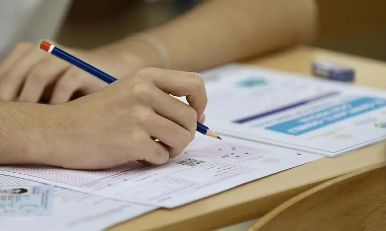 AUZEF mezuniyete son 3 ders sınav sonuçları açıklanmadı mı? 2025 AUZEF sınavı soruları