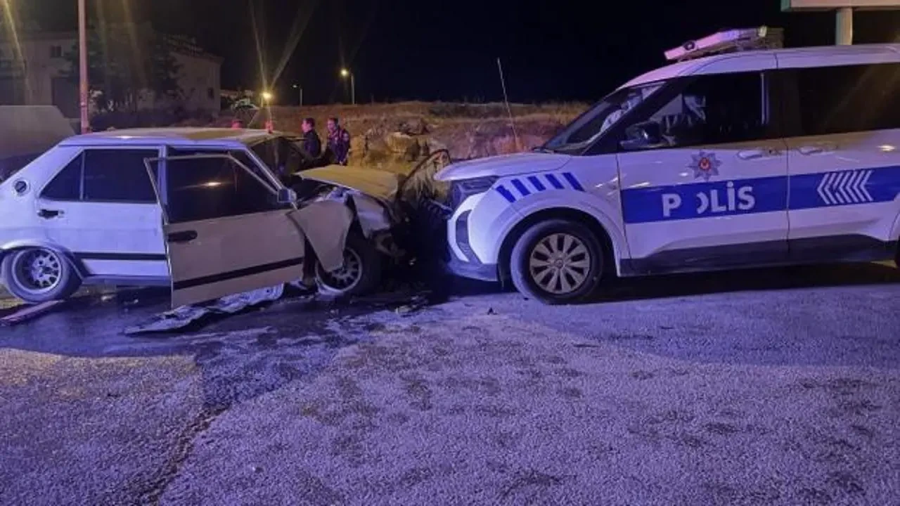Sürücü Dur Uyarısını Dikkate Almayarak Ekip Araçlarına Çarptı