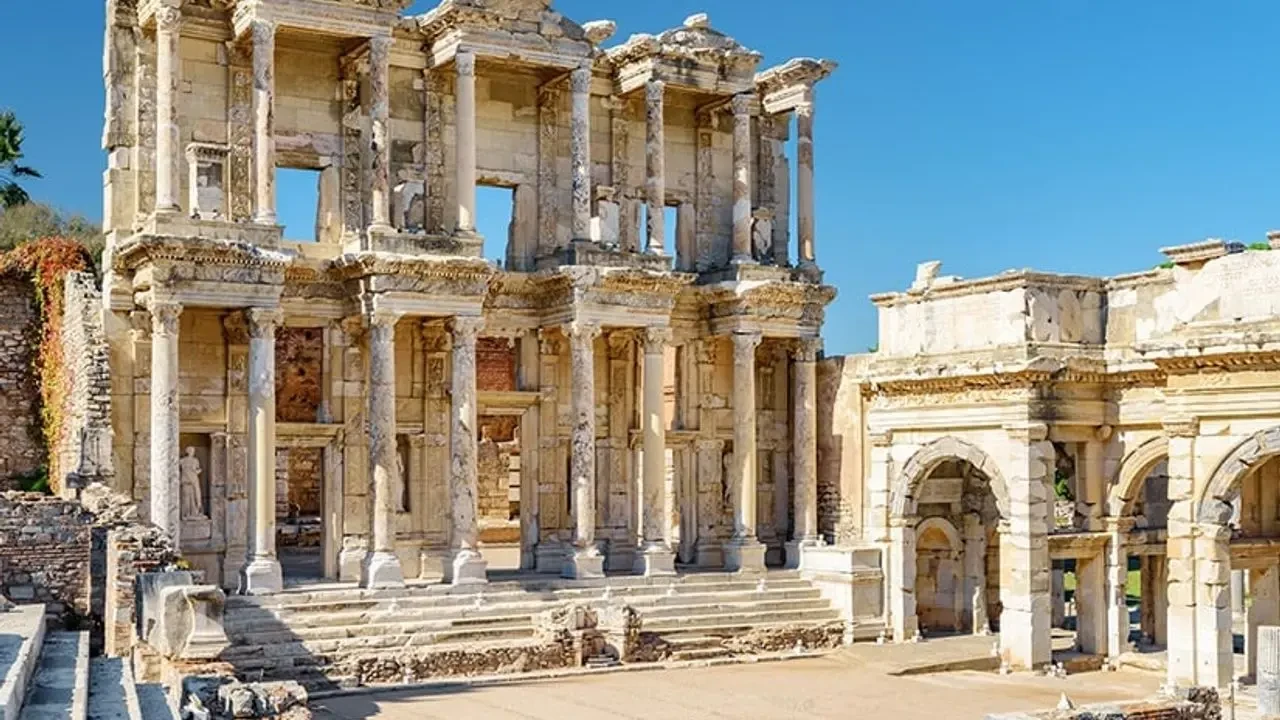 Efes Selçuk’ta Başka Bir Siyaset Okulu gençler için kapılarını açıyor