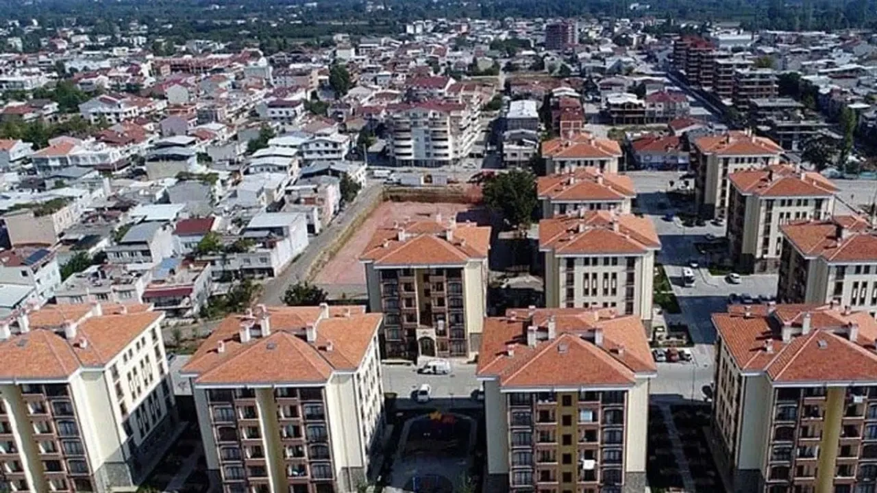 Ev sahibi olmak bir hayalden öteye gitmiyor! Ünlü yazar acı gerçeği açıkladı