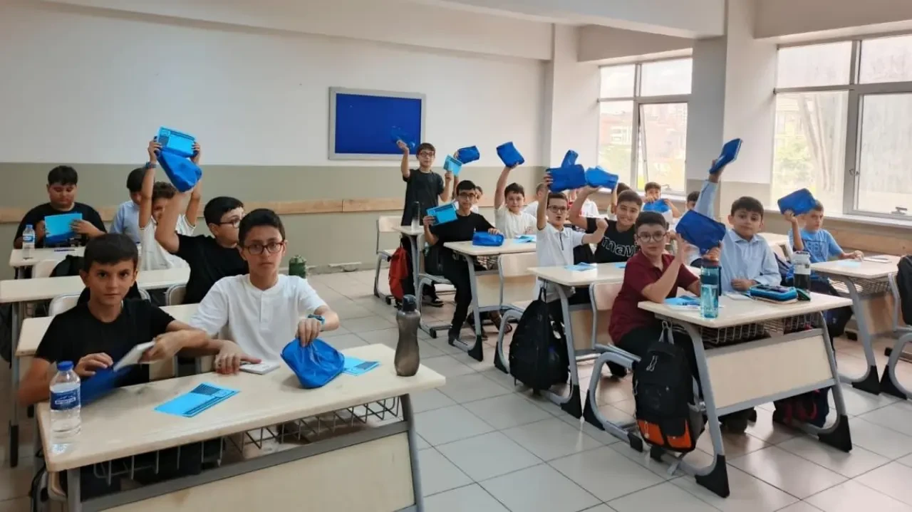 Eyüpsultan'daki İmam Hatip öğrencileri okulun ilk gününde 'Hanzala' ile tanıştı