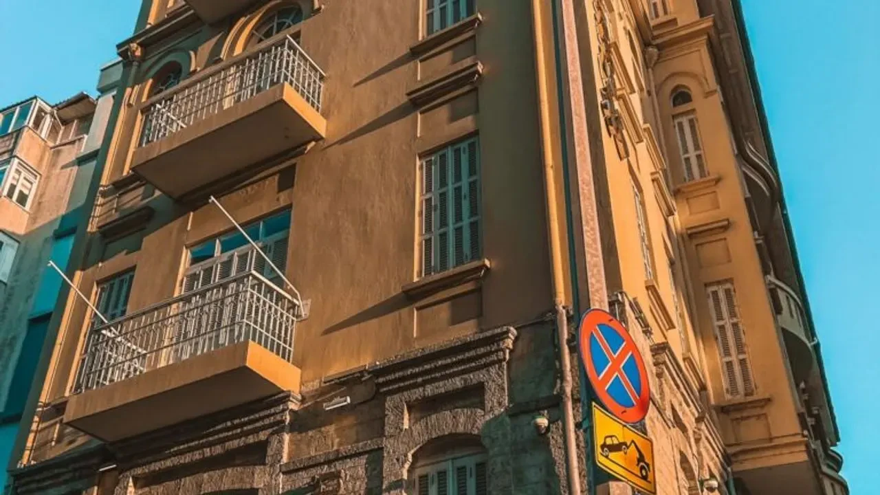 İzmir’in Belleği: Bir Asırı Geride Bırakan Anadolu Apartmanı’nın Öyküsü