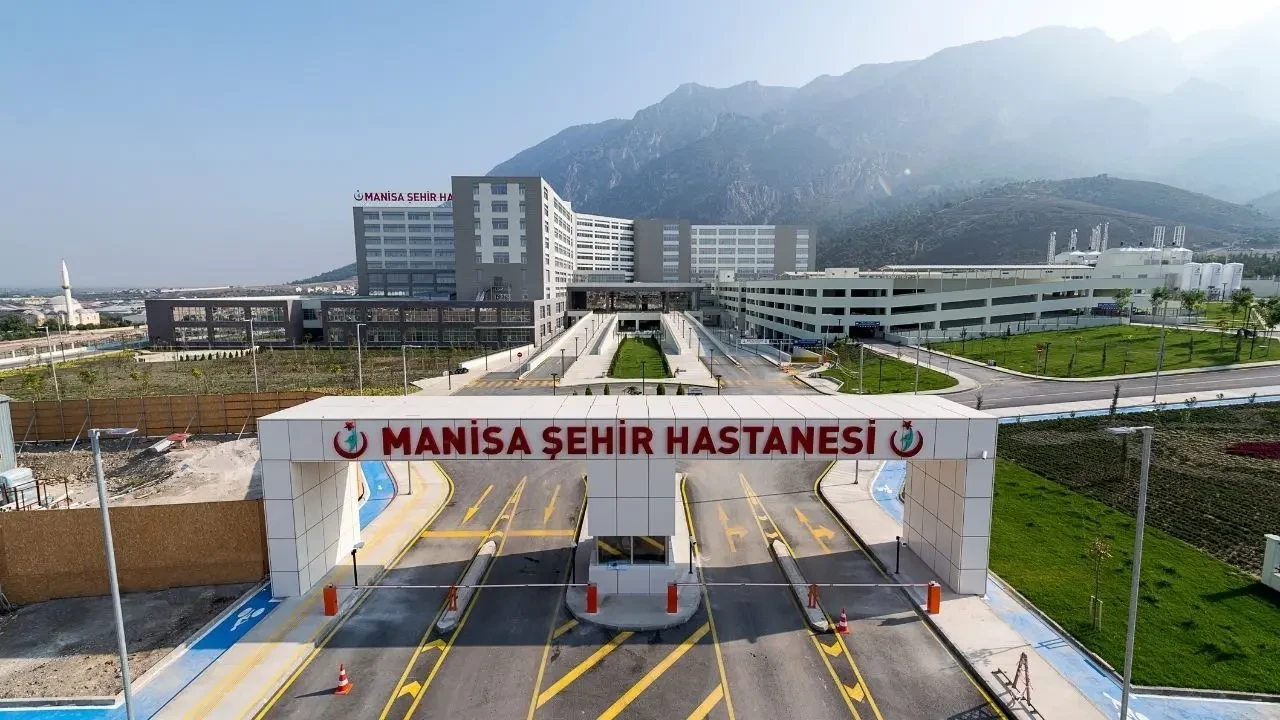 Manisa Şehir Hastanesi’nde felç riskine karşı stent tedavisi