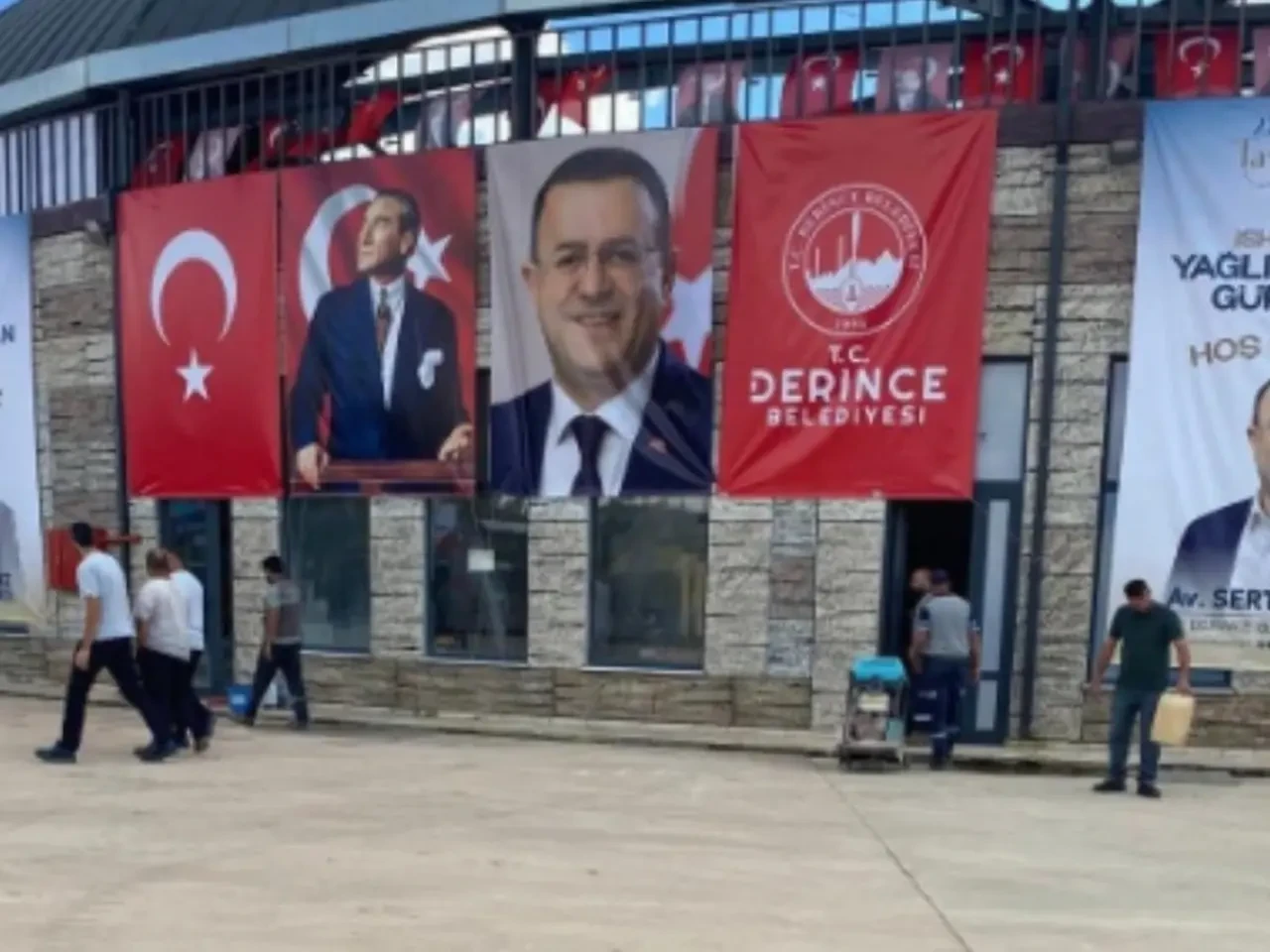 Millet geçim derdinde, AKP afiş peşinde!