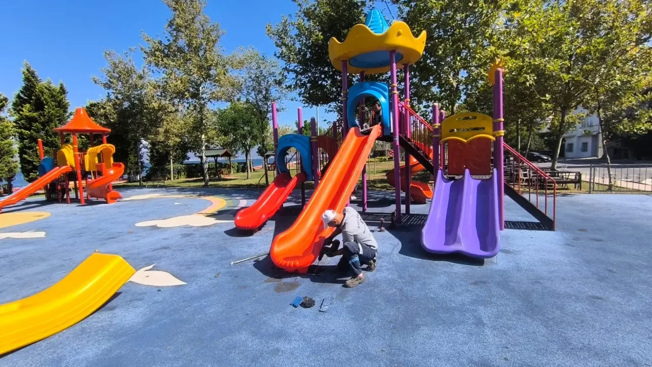 Kocaeli'deki Çocuk Parklarına Yeni Kaydıraklar; Bakım Çalışmaları Devam Ediyor!