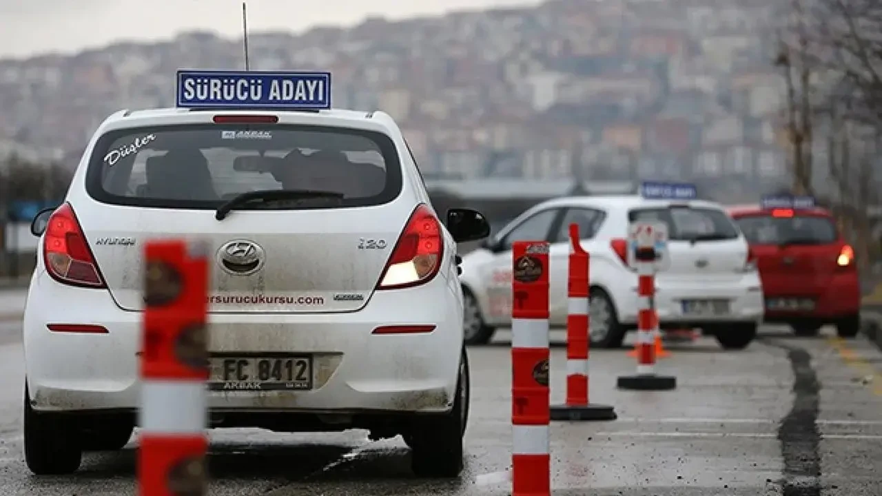 Ehliyet sınavlarında bunları yapanlara ağır ceza!