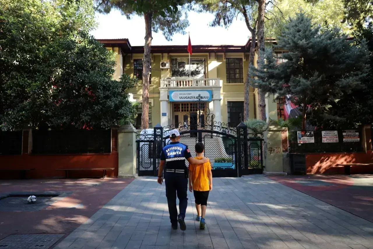 Yeni eğitim yılı başladı, zabıta okul önlerinde görevde