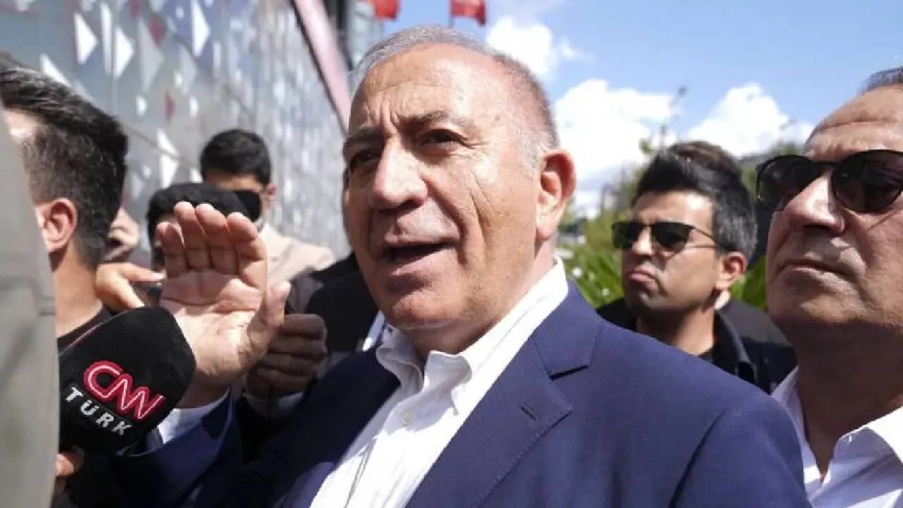 YSK, CHP İstanbul İl Kongresi başvurusunu genel merkez yetkisiyle reddetti.