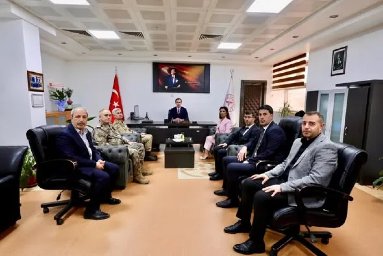 Bitlis’te Bayramda Anlamlı Ziyaret: Vali Karakaya Hastanede