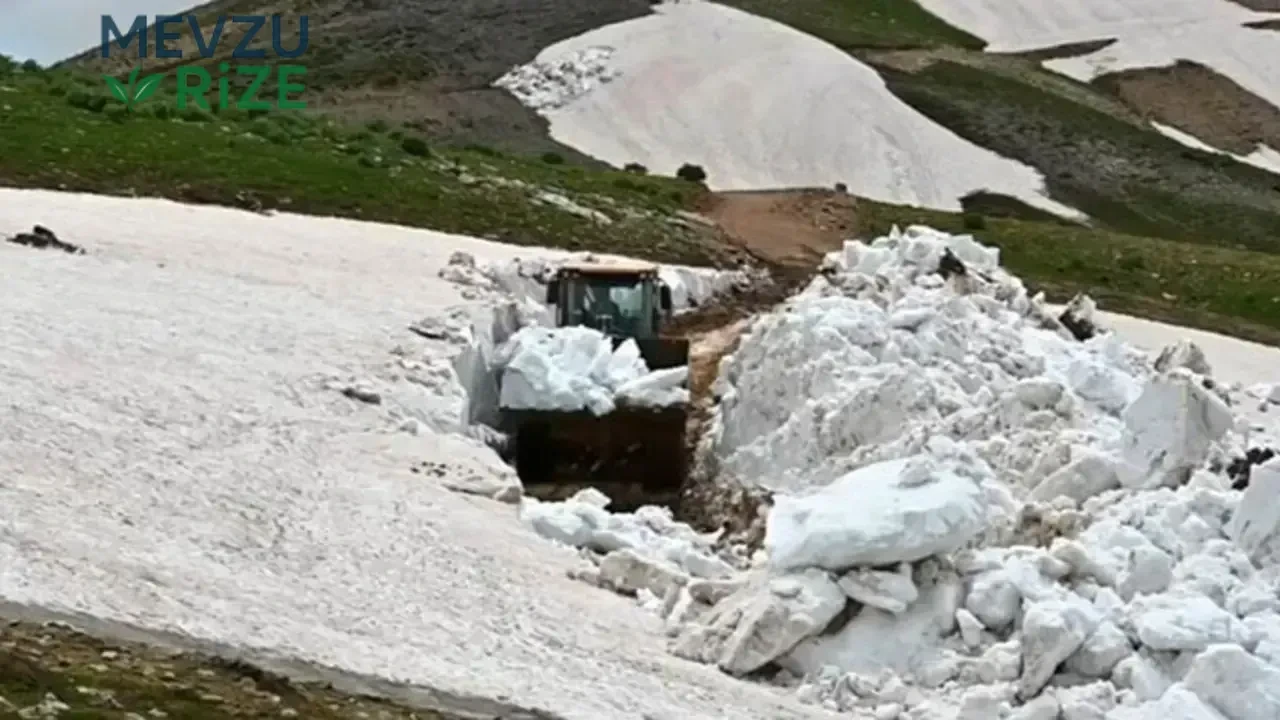 Bitlis’te Karla Mücadele Çalışmaları Hız Kesmeden Sürüyor