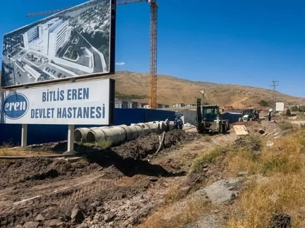 Bitlis'te Eren Devlet Hastanesi'nin Altyapısı Güçleniyor! 400 Metrelik İçme Suyu Hattı Döşeniyor