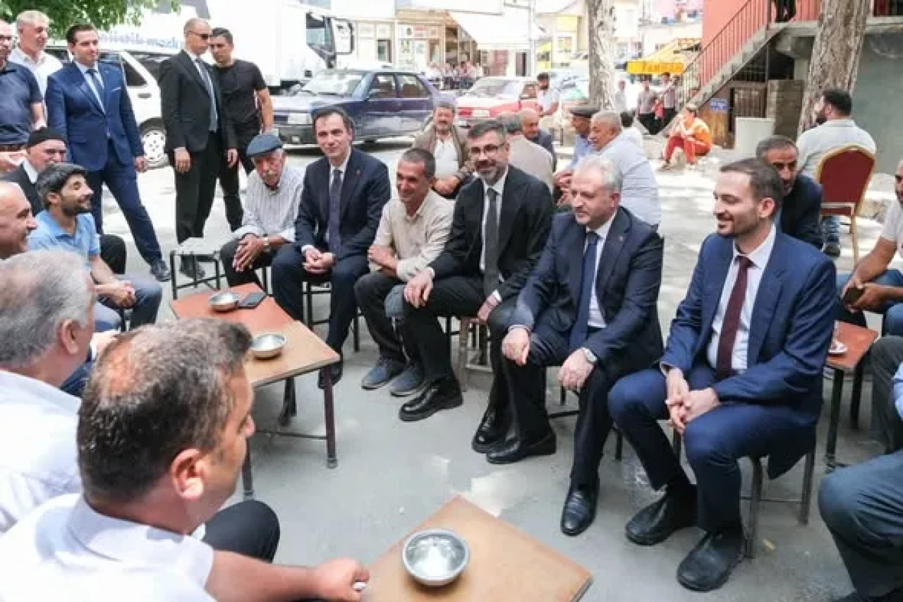 Başkan Nesrullah Tanğlay ve Vali Ahmet Karakaya, Bitlis'te Esnaf ve Vatandaşlarla Buluştu