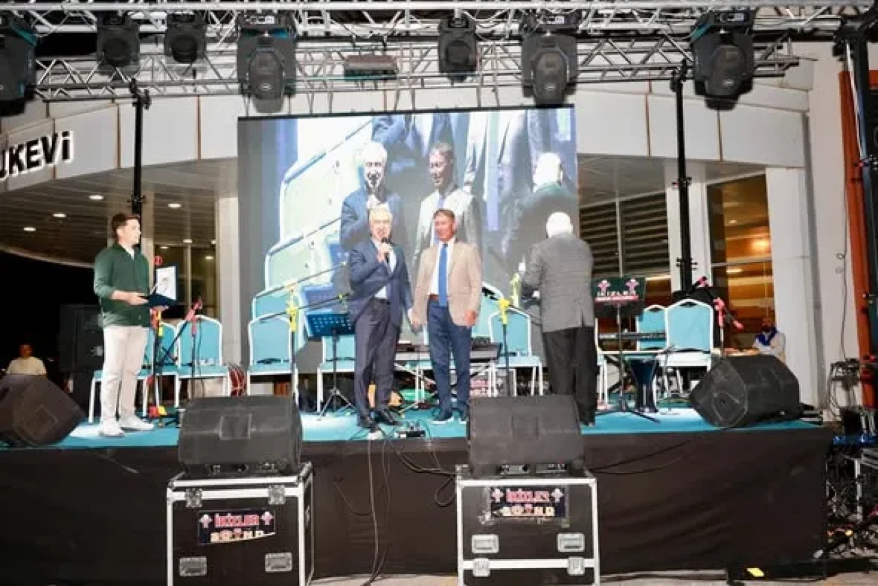 Bitlis’te Murat Kurum’a “Hizmet Ödülü”: Kentsel Dönüşüm ve Dere Islahına Katkılarıyla Ödüllendirildi