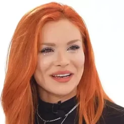 Feride Hilal Akın: Dizi ve Müzik Kariyerinin Yıldızı