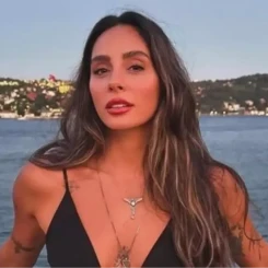 Yasemin Yürük: Sanat Hayatında Sürprizlerle Dolu Başarı Yolculuğu