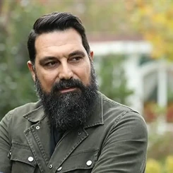 Bülent İnal: Ünlü Oyuncunun Hayatı, Yaşı ve Başarılarla Dolu Kariyeri!