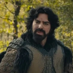 Uğur Pektaş'ın Biyografisi: Orhan Abdurrahman Gazi Rolü ve Tiyatro Kariyeri Hakkında Bilgiler