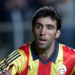 Hakan Şükür: Türkiye'nin Futbol Efsanesi Kimdir?