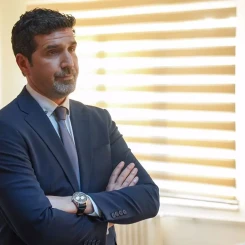 Uzak Şehir'in Erol'u Barış Yalçın: Kimdir? İşte Detaylar!