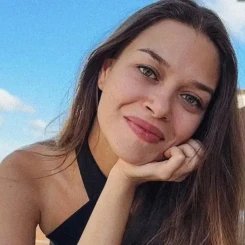 Zeynep Yüce: Hayatı ve Kariyeriyle Dikkat Çeken İsim!