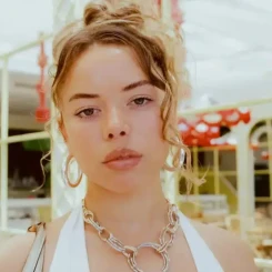 Nilüfer Yanya Kimdir? Robert Pattinson'ın Favori Şarkıcısı