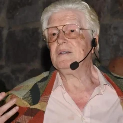 Ünlü Türk Sanatçı İzzet Günay'ın Hayatı ve Sinema Kariyeri Hakkında Bilgiler