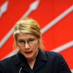 Emine Ülker Tarhan kimdir? CHP'ye katılan Emine Ülker Tarhan kaç yaşında, nereli, evli mi?