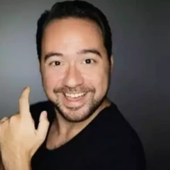 Kaan Sekban: Sosyal Medya Fenomeninden Sahne Yıldızına Uzanan Başarı Hikayesi!