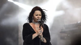 Şebnem Ferah: Sahne Performanslarıyla Dinleyicileri Büyüleyen Güçlü Vokal