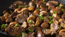 Kahvaltıya özel kavrulmuş mantar tarifi! Etten daha fazla protein içeriyor