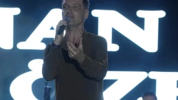 Sinan Özen, Kıbrıs'taki konserinde kızı Neva'nın sağlık durumu hakkında bilgilendirmede bulundu.