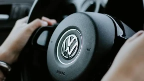 Volkswagen ve Audi sahipleri dikkat: Direksiyonu kilitleyebilen arıza ortaya çıktı