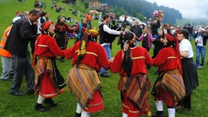 Rize Horonu Hakkında Bilgi: Karadeniz’in Coşkulu Halk Oyunu