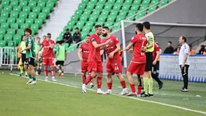 Çorum FK, Sakaryaspor'u 4-0 yenerek 4.'lüğünü garantiledi, son hafta için heyecan dorukta!