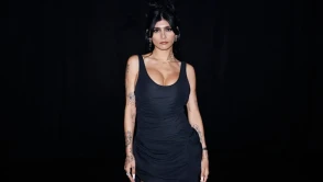 Mia Khalifa, bir marka kampanyası için ipli bikinisiyle göz kamaştırıcı bir enerji sergiledi