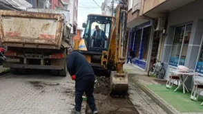 Beşikdüzü’nde Doğalgaz Çalışmalarının Ardından Parke Döşeme Çalışmaları Sürüyor