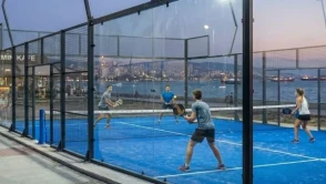 Bostanlı Sahili'nde padel kortlarının yapımına başlandı