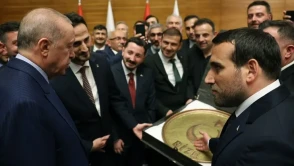 Erdoğan, AK Parti Rize Merkez İlçe Başkanlığı'nı kabul etti: Türkiye Yüzyılı vurgusu!