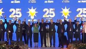 Üç milletvekili ve 7 belediye başkanı AK Parti'ye katıldı