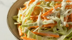 Coleslaw Salata Tarifi: Pratik ve Ferah Lezzet