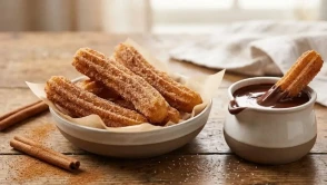 Sıcak çikolata soslu tüm püf noktalarıyla Churros tarifi...