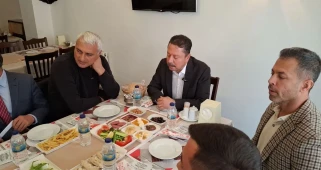 Belediye başkanı Dr. Özer Kasap, muhtarları dinliyor