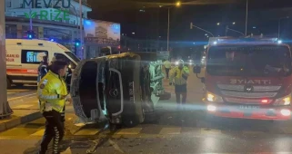 Mersin'de korkutan kaza... Hasta taşıyan ambulans otomobille çarpıştı