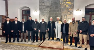 Rize’de Teravih Sonrası Vatandaşlara Çay İkramı