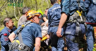Atakum'da kayalıklardan düşen yaralı kurtarıldı, hastaneye sevk edildi.